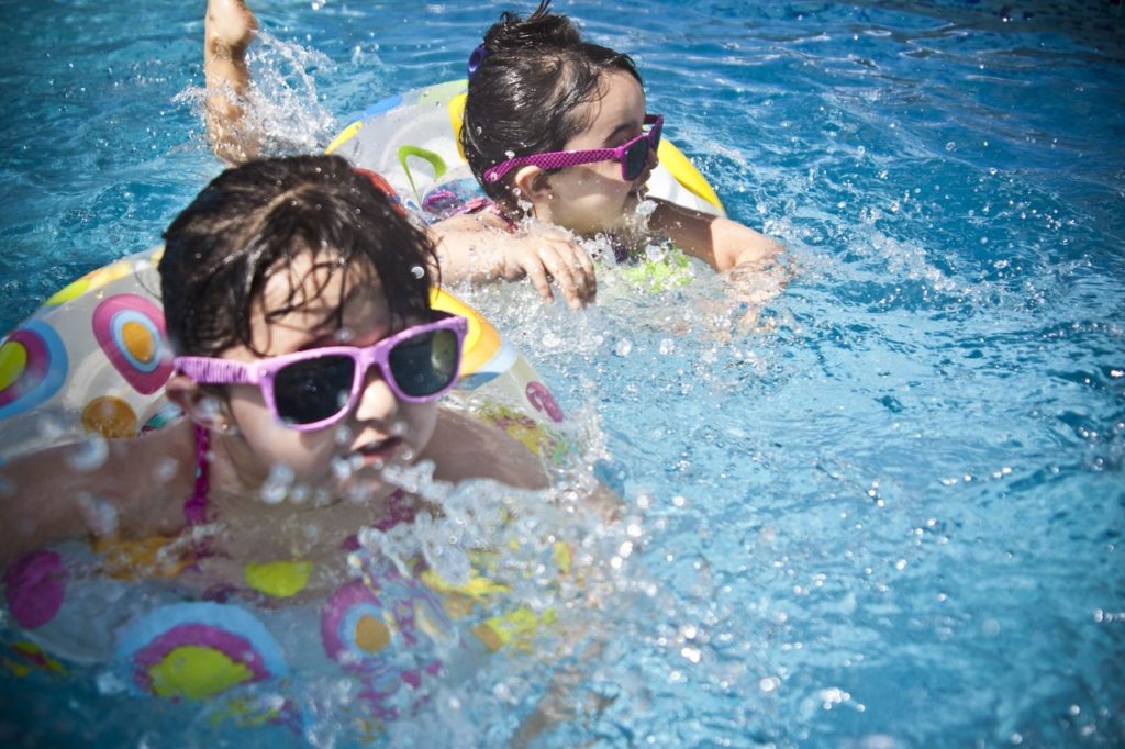 small kids in outdoor pool - best sunscreen for kids